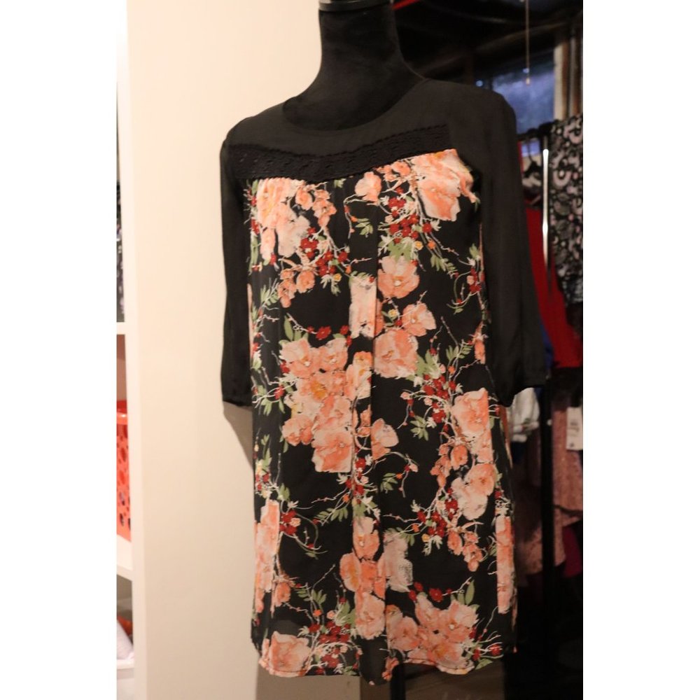 Soulmate Girl Flower Shirtdress with sheer arm and accents Size 12 preowned